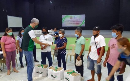 <p><strong>CASH AID</strong>. Negros Occidental Governor Eugenio Jose Lacson distributes cash assistance of PHP5,000 to typhoon-hit residents of Victorias City during the turnover rites held at the Don Alejandro Acuña Yap Quiña Arts and Cultural Center on Tuesday (May 31, 2022). The aid was part of the PHP90-million fund granted by the National Housing Authority under the Special Emergency Housing Assistance Program. <em>(Photo courtesy of PIO Negros Occidental)</em></p>