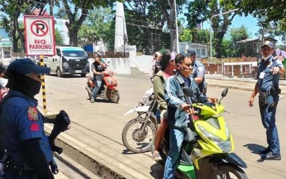 <p><strong>TIGHTENED SECURITY. </strong>Police inspect motorists as security measures have been tightened Tuesday (May 31, 2022) in Isabela City, the capital of Basilan province. Two persons were injured while four vehicles were damaged when improvised bombs exploded one after the other Monday (May 30, 2022) in Isabela City. <em>(Photo lifted from Ronda del Basilan's Facebook Page)</em></p>