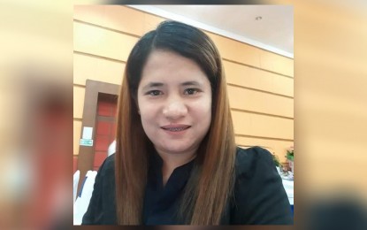 <p>Laoag City accountant Loelyn Acain <em>(Contributed photo)</em></p>