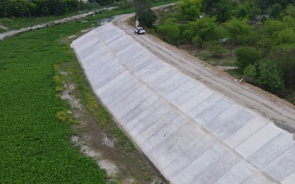 <p><strong>FLOOD MITIGATION STRUCTURE.</strong> The Department of Public Works and Highways (DPWH) has completed the construction of two flood mitigation projects in Floridablanca, Pampanga in time for the rainy season. Since 2020, the DPWH has been implementing projects that will curb flooding along Floridablanca’s major river systems. <em>(Photo courtesy of DPWH-3)</em></p>