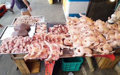 <p><strong>SURPLUS PRODUCTION</strong>. The United Broiler Raisers Association (UBRA) has called on the government to put a stop to the importation and smuggling of chicken meat amid a supply glut. The group said Wednesday (May 17, 2023) unrestrained importation is driving local growers to the point of bankruptcy. <em>(File photo by Ben Briones)</em></p>