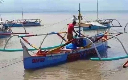 <p><strong>SUBSIDIES NEEDED.</strong> A fisherman in Barangay Buayan, General Santos City, appeals for government assistance Monday (June 6, 2022) as fuel prices continue to soar. Members of the Minanga Buayan fisher group have asked the government to help them through subsidies and other provisions to ease the impact of the pandemic and fuel prices on their livelihood. <em>(Photo courtesy of Brigada News-FM Gensan)</em></p>