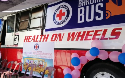 <p><strong>HEALTH ON WHEELS</strong>. The Bakuna Bus caters to the Covid-19 vaccination of children in schools in Dagupan City. The Philippine Red Cross, Department of Health Ilocos Region, Department of Education Dagupan Schools Division, and the city government of Dagupan launched this initiative on Monday (June 6, 2022). <em>(Photo by Hilda Austria)</em></p>