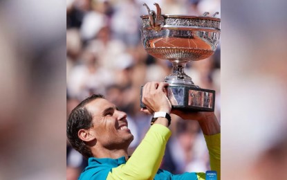 <p><strong>14th TITLE</strong>. Rafael Nadal of Spain holds up his trophy during the awarding ceremony after the men's singles final match between Rafael Nadal of Spain and Casper Ruud of Norway at the French Open tennis tournament at Roland Garros in Paris, France, June 5, 2022. It was Nadal’s 14th French Open and his 22nd Grand Slam trophy. <em>(Xinhua/Meng Dingbo)</em></p>