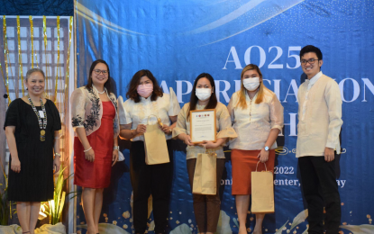 <p><strong>RECOGNITION.</strong> The Administrative Order No. (AO) 25 Inter-Agency Task Force recognizes the Presidential Communications Operations Office during its appreciation night at the DAP Conference Center, Tagaytay City on June 2, 2022. In the photos (L-R): DAP Senior Vice-President Magdalena L. Mendoza; Assistant Executive Secretary and OIC-ODESFA Jone Rechie L. Gigayon; FOI-PMO Officers Ms. Patricia Marri O. Maranan, Ms. Eden Darlene A. Mendoza; Ms. Ma. Danica A. Orcullo; and DBM Undersecretary and AO25 IATF Chairperson Kim Robert de Leon, EnP. <em>(PCOO photo)</em></p>