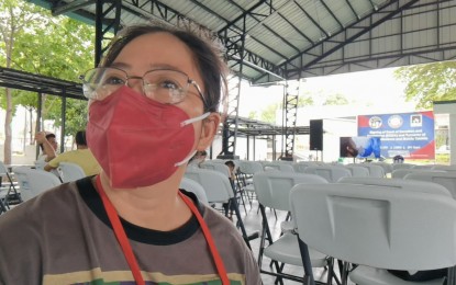 <p><strong>HOPEFUL.</strong> Angelie Montibano, a beneficiary of the “Balik Probinsya, Bagong Pag-asa” program shares her struggles and dreams with the Philippine News Agency at the BP2 depot, Quezon City on June 2, 2022. She is now home in Negros Oriental with her 13-year-old daughter. <em>(PNA photo by Lade Kabagani)</em></p>