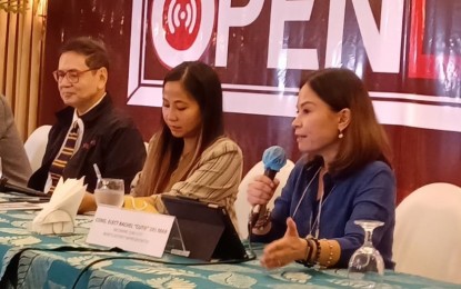 <p><strong>EMBRACING TECHNOLOGY</strong>. Cebu City North District Representative-elect Cutie del Mar (right) says in a media forum on Tuesday (June 7, 2022) that she wants elementary pupils and high school students to embrace technology and do away with carrying heavy books to school. She called for the provision of tablets for the learners, downloaded with learning applications. <em>(PNA photo by John Rey Saavedra)</em></p>