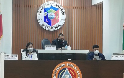 <p><strong>DEADLINE</strong>. The Provincial Board of Canvassers (PBOC) with Commission on Elections (Comelec) Antique provincial supervisor Wil Arceño (center) as presiding officer during the May 9 elections. Arceño in an interview Tuesday (June 7, 2022) urged other local candidates to beat the June 8 deadline for the filing of their Statement of Contributions and Expenditures. <em>(PNA file photo by Annabel Consuelo J Petinglay)</em></p>