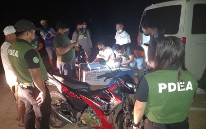 <p><strong>BUSTED.</strong> Members of the Philippine Drug Enforcement Agency (PDEA) in La Union process the evidence in a buy-bust on June 6, 2022 that resulted in the seizure of over PHP353,000 worth of suspected shabu from a high-value target. PDEA La Union seized a total of PHP5.2 million worth of shabu and marijuana from January 1 to June 7 this year.<em> (Photo courtesy of PDEA La Union's Facebook page)</em></p>