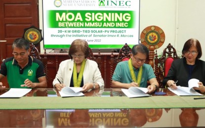 <p><strong>MOA SIGNING.</strong> Representatives of the Mariano Marcos State University led by its President Shirley Agrupis and Ilocos Norte Electric Cooperative General Manager Felino Agdigos sign on Tuesday (June 7, 2022) a memorandum of agreement for the installation of a 20-kilowatt grid-tied solar photovoltaic system. The project is funded through the initiative of Senator Imee Marcos. <em>(Photo by Jeffrey Ronduen, MMSU)</em></p>