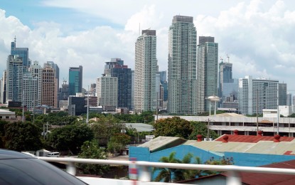 <p><strong>CUSHIONS.</strong> The Philippine economy is expected to remain robust from a possible global recession, according to a joint monthly publication of the First Metro Investment Corporation (FMIC) and the University of Asia and the Pacific (UA&P). Drivers that are seen to back the domestic economy include the increase in the government’s infrastructure spending and improvement of the manufacturing sector. <em>(PNA file photo)</em></p>