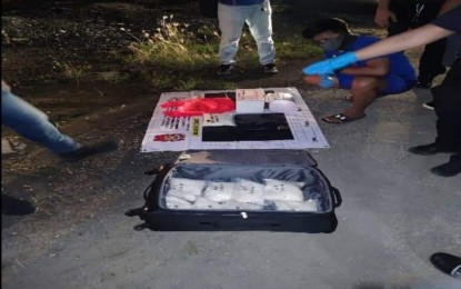 <p><strong>BUY-BUST.</strong> Law enforcers seize 9 kg. of suspected shabu, with an estimated street value of PHP61 million, during a buy-bust operation that resulted in the death of an alleged drug peddler in Parañaque City on Tuesday night (June 7, 2022). Killed in the operation was Joe Marie Ordiales, alias “Roger”, while his cohort Arturo Santos Jr., alias “Pugo”, eluded arrest. <em>(Photo courtesy of PDEG)</em></p>