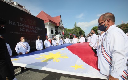 <p>124th Independence Day celebration outside the  Aguinaldo Shrine in Kawit, Cavite on Sunday (June 12, 2022) <em>(PNA photo by Avito Dalan)</em></p>