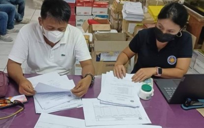 <p><strong>SOCE FILING</strong>. A candidate for councilor of Dumaguete City files his Statement of Contribution and Expenses (SOCEs) with the Commission on Elections. The poll body said nine candidates in Negros Oriental and four in Dumaguete City failed to meet the deadline for filing on June 8. <em>(Photo courtesy of Comelec-Negros Oriental)</em></p>