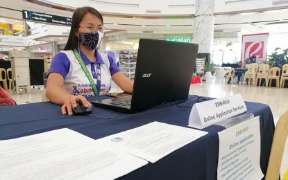 <p><strong>SUPPORT TO CLIENTS.</strong> A staff of the Environmental Management Bureau in the Caraga Region (EMB-13) handles the agency's one-stop shop scheme Tuesday, June 14, 2022. EMB-13 said clients may process their permits through a one-stop-shop window at Robinsons Place in Butuan City from June 13-15, 2022.<em> (Photo courtesy of EMB-13)</em></p>