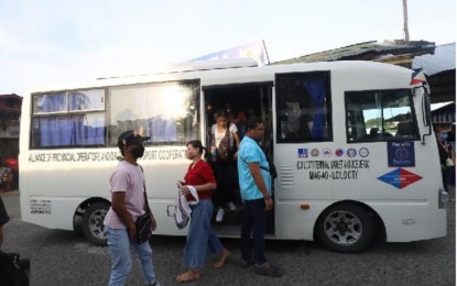 <p><strong>MODERNIZED JEEPNEYS</strong>. A modern jeepney serves commuters from Mohon Terminal in Arevalo district on Tuesday (June 14, 2022). The Land Transportation Franchising and Regulatory Board granted special permits to traditional jeepneys to augment the modern jeepneys. <em>(Photo courtesy of Arnold Almacen/City Mayor’s Office)</em></p>