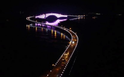 <p><strong>AESTHETIC LIGHTS</strong>. The lighted San Juanico Bridge during a test run. The San Juanico Bridge aesthetic lighting project is now almost complete with the contractor just finalizing the light sequence programming, the Department of Tourism (DOT) reported on Tuesday (June 14, 2022). <em>(Photo courtesy of DOT Eastern Visayas)</em></p>