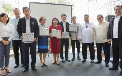 Villar thanks DENR for ‘Manila Bay-ani Award’