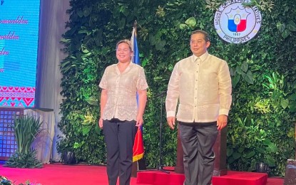 <p><strong>THANKFUL</strong>. Vice President-elect Sara Duterte and incoming House Speaker Ferdinand Martin Romualdez during the latter's oath-taking as Leyte First District representative on Wednesday (June 15, 2022). Duterte thanked Romualdez for helping her win in the May 9 elections. <em>(Lakas- CMD photo)</em></p>