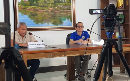 <p><strong>HOUSING SUMMIT.</strong> Cagayan de Oro City Mayor Oscar Moreno (left) talks about the upcoming 'Housing Summit' Thursday (June 16, 2022). The summit is slated on June 22 to present frameworks on urban development and settlements. <em>(PNA photo by Nef Luczon)</em></p>