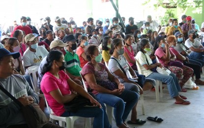 <p><strong>GOV'T ASSISTANCE</strong>. Corn farmers are shown in this undated photo during the payout of the government fuel subsidy worth PHP3,000 each in Camarines Sur. The beneficiaries are from six municipalities and one city in the province. <em>(Photo courtesy of DA-5)</em></p>