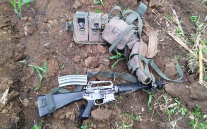 <p><strong>EVIDENCE.</strong> A firearm and ammunition are among the items recovered after a clash between state forces and an armed group in Matanog, Maguindanao on Friday (June 17, 2022). Two were killed, including the group leader who was to be served a warrant of arrest for murder and frustrated murder. <em>(Photo courtesy of Joint Task Force Central)</em></p>