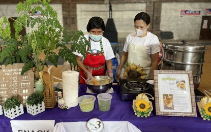 <p><strong>COOKING FEST.</strong> Women participants show their unique dishes using malunggay as the main ingredient. In Laoag City, the planting of malunggay is being promoted because of its nutritional value. <em>(PNA photo by Leilanie Adriano)</em></p>