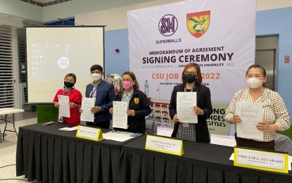 <p><strong>IT'S A DEAL</strong>. Cagayan State University officials sign a memorandum of agreement with executives from SM Downtown Tuguegarao on Monday (June 20, 2022) that will give employment opportunities to some 5,000 student on-the-job trainees and graduates this year. The signatories are (from left): SM City assistant mall manager Kristine Ceballos, SM Tuguegarao Downtown manager Romel Uy, CSU-Andrews executive officer Dr. Theresa Dimalanta, SM Supermalls human resources manager Lesleyan Paguio and CSU Main Campus vice president Dr. Giged Battung. <em>(Photo by Villamor Visaya Jr.)</em></p>