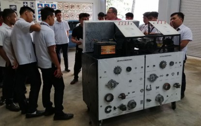 <p><strong>AUTOCHARGE</strong>. An instructional automotive charging system called "Autocharge," shown to students in this undated photo, is now open for commercialization, says its inventor Rene Chavez on Monday (June 20, 2022). The Autocharge equipment houses an electrical system identical to actual car charging systems, which can be used in institutions offering automotive courses. <em>(Photo courtesy of Rene Chavez)</em></p>