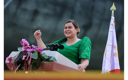 <p><strong>TEACHERS’ WELFARE</strong>. Vice President Sara Duterte delivers a speech during her inauguration in Davao City on Monday (July 20, 2022). President-elect Ferdinand Marcos Jr. he wants Sara, also the incoming Education secretary, to look after the welfare of the teachers. <em>(Presidential photo)</em></p>