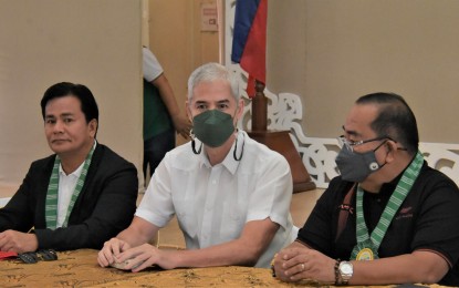 <p><strong>LEARNING TRIP.</strong> Negros Occidental Governor Eugenio Jose Lacson (center) welcomes Romblon Governor Jose Riano (left) and Lone District Rep. Eleandro Jesus Madrona at the Provincial Capitol in Bacolod City on Monday (June 20, 2022). The Romblon officials came for a two-day visit for benchmarking and exposure to various projects and programs of Negros Occidental until Monday night before leaving for Iloilo City on Tuesday. <em>(Photo courtesy of PIO Negros Occidental) </em></p>