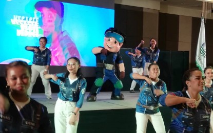 <p><strong>'BASURA BUSTER'.</strong> Pinas: Basura Buster (PBB) Mascot entertains the participants with a lively dance number together with the EMB staff during the regional launch at the Summit Hotel. They danced to DENR’s solid waste management advocacy song “Kung Walang Aksaya, Masaya.”<em> (PNA photo by Sarwell Meniano)</em></p>