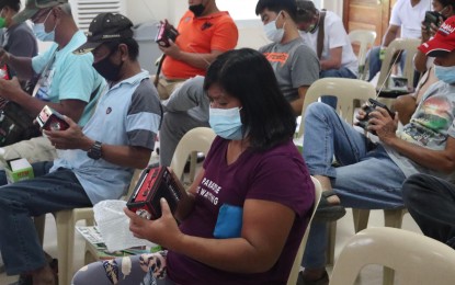 <p><strong>RADIO-BASED LEARNING</strong>. The Department of Agriculture distributes radio sets to farmers in Bataan that will be used during the conduct of the School-on-the-Air on Smart Rice Agriculture program, in this undated photo. The first episode will be aired on June 30 and will last until the end of 2022. <em>(Photo courtesy of DA Region 3)</em></p>