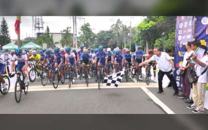 <p><strong>PRADO REIGNS.</strong> Philippine Olympic Committee and PhilCycling president Rep. Abraham “Bambol” Tolentino flags off the national championships in Tagaytay City on Tuesday (June 21, 2022). National team mainstay Jermyn Prado gained a lap over the Women Elite field in the criterium raced under a points format to win the gold medal unmolested with a full 20-point performance.<em> (PhilCycling photo)</em></p>