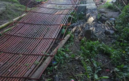<p><strong>COLLAPSED</strong>. Part of the Latazon hanging bridge that collapsed and injured three persons on June 15, 2022. Laua-an Mayor-elect Aser Baladjay said in an interview Wednesday (June 22, 2022) that he will be seeking fund to construct a concrete bridge in Barangay Latazon in his municipality. <em>(Photo courtesy of Arlene Pedro) </em></p>