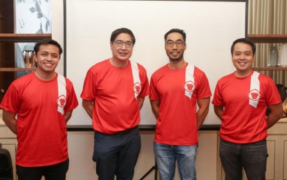 <p><strong>NEW BIZ.</strong> SariSuki executives officially unveil Supah, a guaranteed 15-minute grocery delivery app, on June 22, 2022 at the Crowne Plaza Manila in Ortigas Center, Quezon City. From left to right are SariSuki Quick Commerce head Timothy Cu, board director and JG Summit president and chief executive officer Lance Gokongwei, founder and CEO Brian Cu, and chief commercial officer Bam Mejia.<em> (Photo courtesy of SariSuki)</em></p>