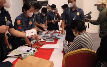 <p><strong>CASH AID.</strong> Policemen giving cash assistance to landslide survivors in Baybay City. Policemen from three regional offices in the country have donated nearly PHP2 million to families badly affected by recent killer landslides in Leyte. <em>(Photo courtesy of Police Regional Office 8)</em></p>