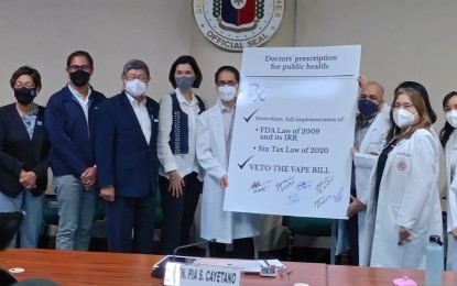 <p><strong>CALL FOR VETO</strong>. Senator Pia Cayetano and health advocates call on President Rodrigo Duterte to veto Senate Bill No. 2239 or the Vaporized Nicotine Products Regulation Act, popularly known as the vape bill, during the press conference at the Senate building in Pasay City on Thursday (June 23, 2022). She said the proposed measure would put the health of thousands of Filipinos at risk. <em>(PNA photo by Wilnard Bacelonia)</em></p>