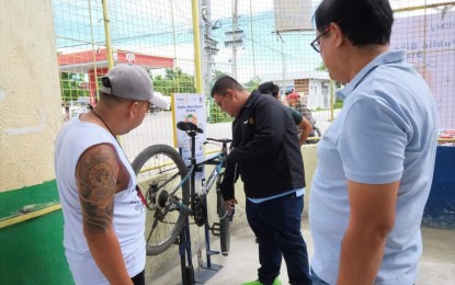 <p><strong>FREE BIKE REPAIR STATION.</strong> The Rotary Club of Jaen in Nueva Ecija, in coordination with the municipal government, has put up three repair stations for bicycles amid the continuing increase in oil prices. Each station is equipped with tools, including an air pump, that a biker can freely use under a do-it-yourself set-up. <em>(Contributed photo)</em></p>
