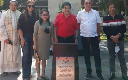 <p><strong>PARK IMPROVEMENT</strong>. Mayor Evelio Leonardia (3rd from right) and Vice Mayor El Cid Familiaran (2nd from right) lead the unveiling of the improved Bacolod City Rizal Park on Friday (June 24, 2022). The project was implemented under the "Green, Green, Green" program with allocation from the Local Government Support Fund-Assistance to Cities.<em> (Photo courtesy of Raquel Gariando)</em></p>