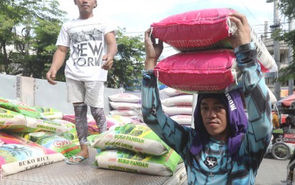 <p><strong>RICE SUPPLY.</strong> Workers unload sacks of rice from a truck for delivery to the "Bigasang Bayan" at the Cabanatuan City Market in Nueva Ecija on June 27, 2022. Department of Trade and Industry Secretary Alfredo Pascual has ordered the creation of a Special Task Force to ensure that Executive Order No. 39, mandating price ceilings on rice, will be implemented.<em> (PNA photo by Oliver Marquez)</em></p>