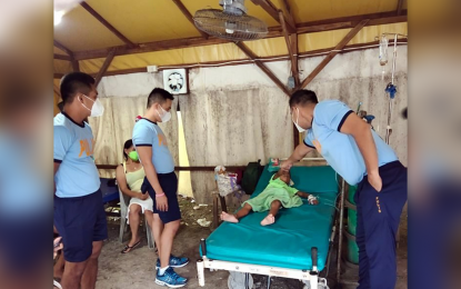 <p><strong>QUICK RESPONSE.</strong> Police personnel from the Agusan del Norte 1st Provincial Mobile Force Company check the condition of Christopher Durano, 7, in a district hospital in Nasipit, Agusan del Norte. The quick response of the three police officers saved the boy's life after he apparently drowned Sunday (June 26, 2022) at a beach resort in Carmen town. <em>(Photo courtesy of ADN1PMFC)</em></p>