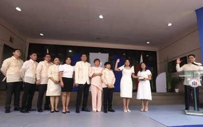 <p><strong>OATH-TAKING.</strong> Reelectionist Rep. Julienne Baronda was joined by members of her family as she takes her oath of office before Senator Juan Miguel Zubiri on Monday (June 27, 2022). Baronda committed to expand the delivery of her services during her second term. <em>(PNA photo courtesy of Arnold Almacen/City Mayor’s Office)</em></p>