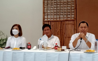 <p><strong>PUSH FOR GOOD GOVERNANCE</strong>. Lawyer Lyzander Dilag (right), spokesperson of Bacolod City Mayor-elect Alfredo Benitez, with incoming city legal officer Romeo Carlos Ting Jr. (center) and former state auditor Marilou Reyes, during a press conference at the Negros Residences in Bacolod City on Tuesday (June 28, 2022). Dilag said Benitez will issue an executive order to create a committee that will “help ensure a clean and transparent government” once he assumes office on June 30. <em>(PNA photo by Nanette L. Guadalquiver)</em></p>