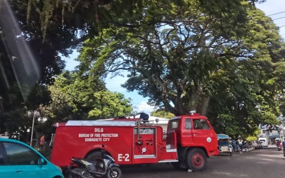<p><strong>MAXIMUM TOLERANCE.</strong> A fire truck is seen parked in the vicinity of the Capitol in Negros Oriental on Wednesday (June 29, 2022) as part of a security plan to ensure a smooth transition of government on Thursday. This came amid a "power struggle" as to who should sit as the next governor of Negros Oriental. <em>(Photo by Judy Flores Partlow)</em></p>