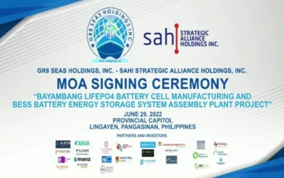 <p><strong>INVESTMENT</strong>. The Strategic Alliance Holdings Incorporated, a company based in Bayambang town, Pangasinan, and the US-based GR8 Seas Holdings Inc/GR8 Eco Solutions Corporation sign a memorandum of agreement for the establishment of a battery cell manufacturing plant in Pangasinan on Wednesday (June 29, 2022). The provincial government and the municipal government of Bayambang welcomed the project. <em>(Screenshot from Province of Pangasinan's Facebook page)</em></p>
