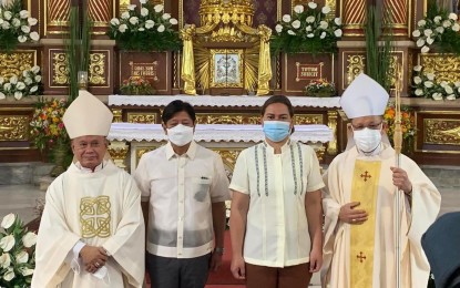 <p><strong>THANKSGIVING.</strong> President Ferdinand "Bongbong" Marcos Jr. (2nd from left) and Vice President Sara Z. Duterte (2nd from right) pose with Manila Archbishop Jose Cardinal Advincula (right) and Cotabato archbishop emeritus Orlando Cardinal Quevedo after the thanksgiving Mass held at the National Shrine of St. Michael the Archangel inside the Malacañang Palace Complex on Friday (July 1, 2022). Advincula urged Marcos and other new government officials to use their mandate as an opportunity to serve every Filipino and uphold the rights and dignity of the people. <em>(Photo courtesy of Radio Veritas)</em></p>