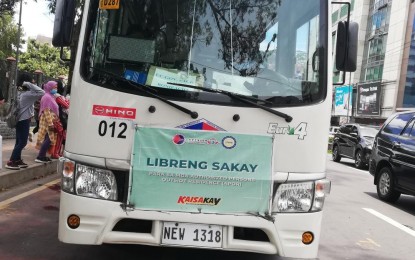 <p><strong>FREE RIDE</strong>. The Land Transportation Franchising and Regulatory Board – Cordillera region said on Friday (July 1, 2022) the "Libreng Sakay" program of the government will be extended until July 15, 2022. A total of 1,951 units joined the third phase of the Service Contracting project, with 124 under the gross service contract and the rest under the net service contract. <em>(PNA file photo by Liza T. Agoot)</em></p>