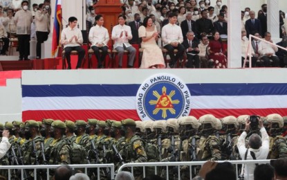 <p><strong>MILITARY MIGHT.</strong> President Ferdinand Marcos Jr., First Lady Liza Marcos, and their three sons witness the military parade during the presidential oath-taking and inauguration at National Museum, Manila on Thursday (June 30, 2022). The parade highlighted the country’s assets and showed the military’s readiness to challenge all threats. <em>(PNA photo by Avito Dalan)</em></p>