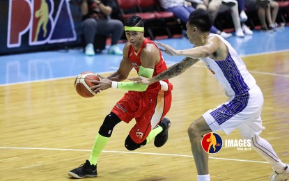 <p>NorthPort's Arwind Santos is now a member of PBA's 10,000 Points Club. <em>(Photo courtesy of PBA Image)</em></p>